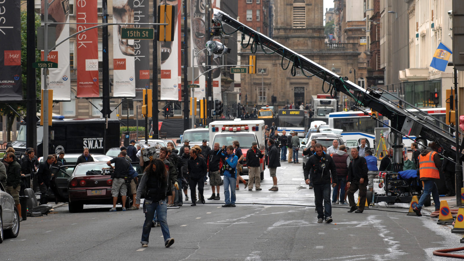 WWZ filming in Glasgow, a scene depicting traffic chaos with a SWAT team in the distance