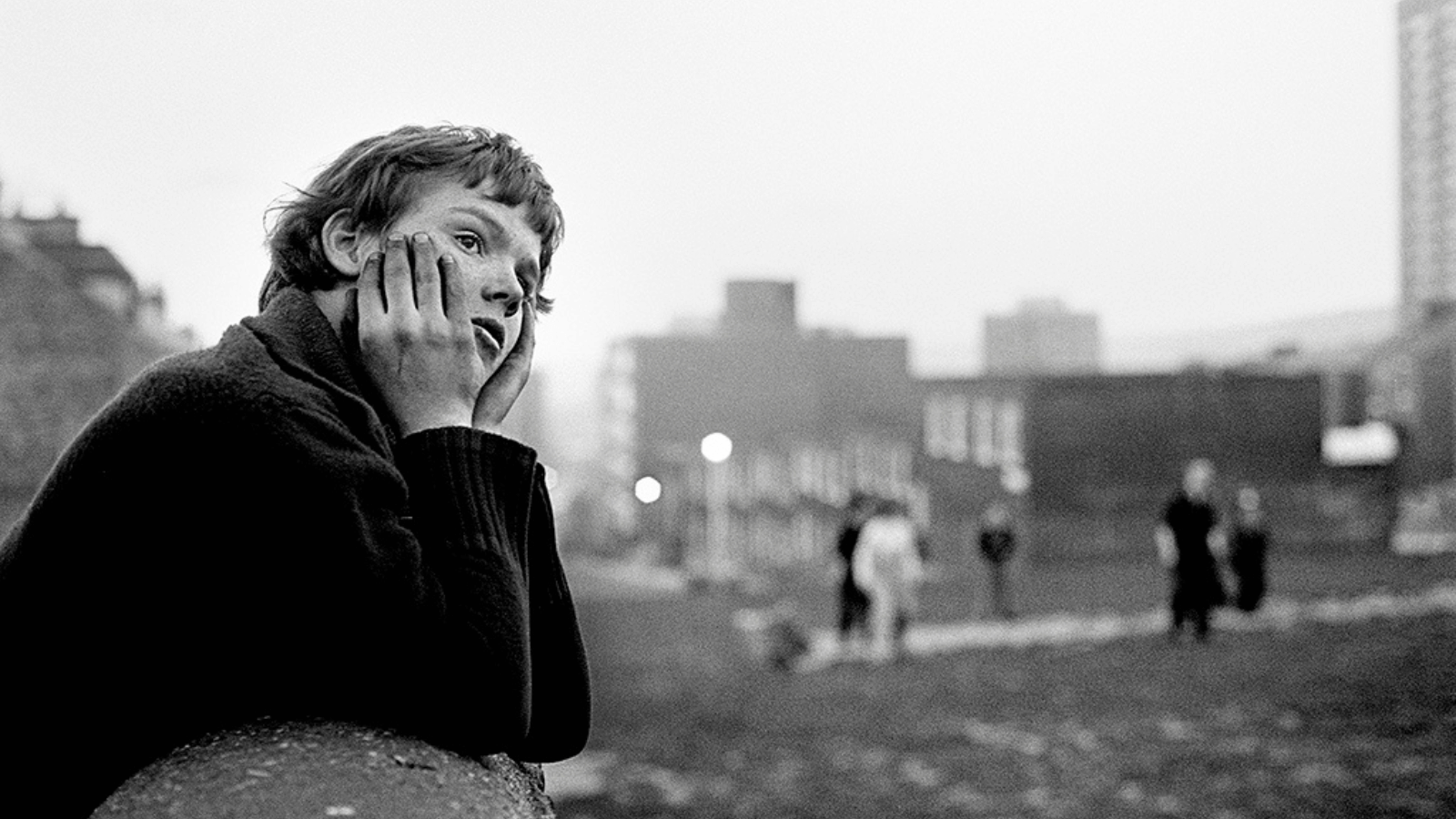 TISH_Kids_jumping_on_to_mattresses_Youth_Unemployment_1981_Tish_Murtha_ONLINE_Ella_Murtha_all_rights_reserved